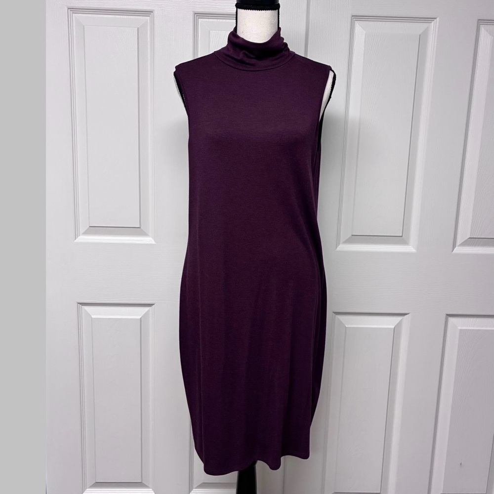 NWT ADRIENNE VITTADINI Sleeveless Knit Dress, Medium
•Color: Burgundy Heather